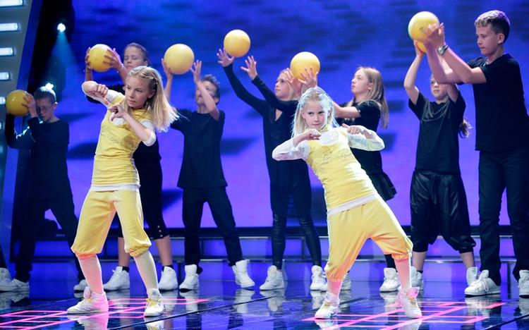 Frederikke og Kathrine er de to dansepiger i Maximum Risk. Foto: Bjarne Bergius Hermansen, DR. 