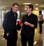 På landsholdet spiller de sammen. Men når Nicklas Bendtner og Daniel Agger snart mødes på banen i Liga Cuppen bliver en af dem slået ud. Arkivfoto. 