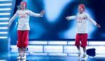 Semifinalen i Talent 09 blev sidste stop for Frederikke på 12 (tv) og 11-årige Cathrine (th) fra dansegruppen 'Maximum Risk'. 