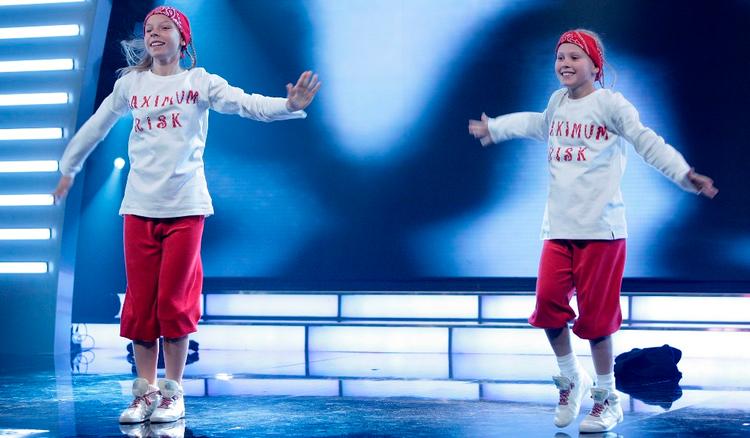 Semifinalen i Talent 09 blev sidste stop for Frederikke på 12 (tv) og 11-årige Cathrine (th) fra dansegruppen 'Maximum Risk'. 