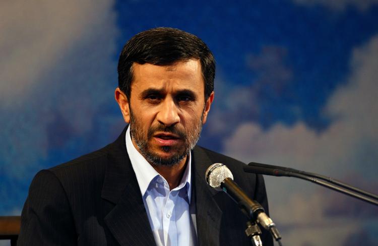 Irans præsident Mahmoud Ahmadinejad siger han ikke vil slukke landets atomanlæg. Men han vil gerne mødes med verdens ledere for at diskutere »globale udfordringer«. 