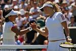 I første runde af årets Wimbledon vandt Caroline Wozniacki 5-7, 6-3, 6-1 over Kimiko Date-Krumm. Arkivfoto. 
