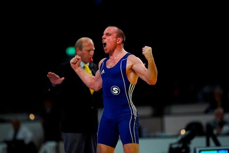 Mark O. Madsen brøler sin glæde ud efter den flotte sejr i VM-semifinalen mod iraneren Farshad Alizadeh. Foto: Klaus Sletting 