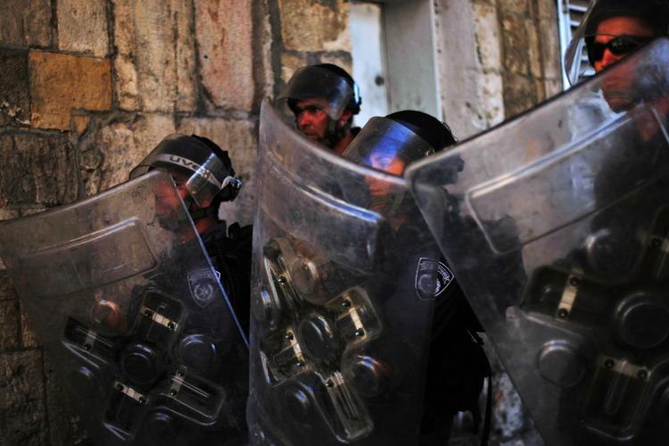 Israels politi i konflikt med palæstinensere i Jerusalem. 