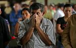 Det har ført til demonstrationer, at den afsatte præsident Manuel Zelaya er vendt tilbage tilbage til Honduras. Her sørger tilhængere af Zelaya over en demonstrant, som angiveligt døde af tåregas. 