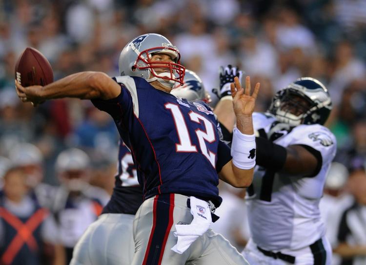 Tom Brady kastede mod Atlanta Falcons for 200. gang i sin NFL-karriere en medspiller fri til en touchdown. Arkivfoto. 