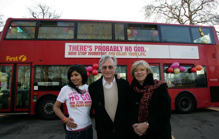 Richard Dawkins (i midten) var i 2006 med til at lancere en kampagne, hvor busser kørte rundt med påskriften 'Der er sandsynligvis ingen gud. Så slap af og nyd livet'. Kampagnen var en reaktion mod en religiøs buskampagne. 