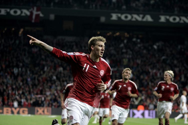 Den danske landsholdsangriber Nicklas Bendtner slap heldigt fra en soloulykke i sin dyre bil. Arkivfoto 