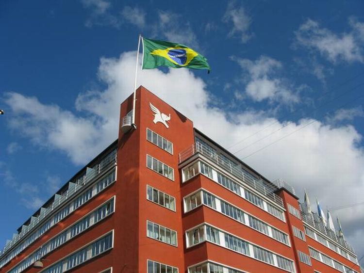Brasilianerne vil gerne erobre værtsskabet for de olympiske lege i 2016 til Rio de Janeiro. Slaget ledes fra brasilianernes base på Hotel Sankt Petri i København. 