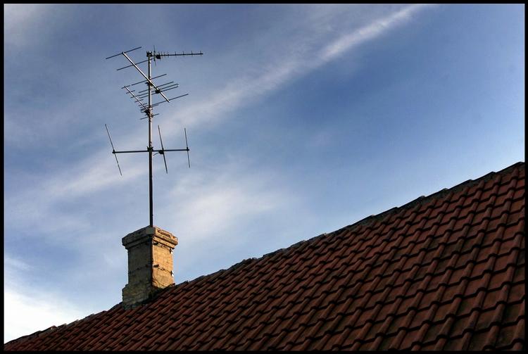 Sjusk i små antenneforeninger betyder, at tv-seerne i foreningen mister deres tv-signal fra den 1. november. Foreningerne har ikke fået omstillet sig ttil det nye digitale tv-signal. 