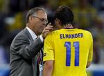 Lars Lagerbäck må i første omgang se bort fra Johan Elmander. Arkivfoto. 
