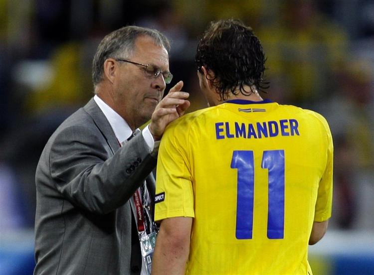 Lars Lagerbäck må i første omgang se bort fra Johan Elmander. Arkivfoto. 