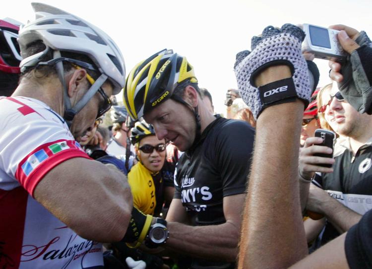 Lance Armstrong hygger sig for øjeblikket ved at cykle med diverse amatører ved arrangementer, han offentliggør på sin Twitter-profil. Arkivfoto. 