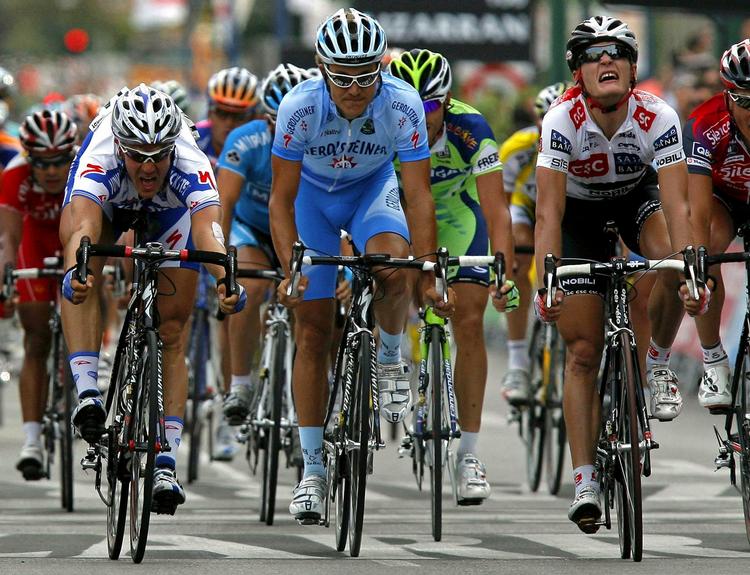 Matti Breschel (th) klemmer sig ind på en andenplads på 17. etape af Vuelta a Espana sidste år. Danskeren er en del af talentarbejdet i Team Capinordic. Arkivfoto. 