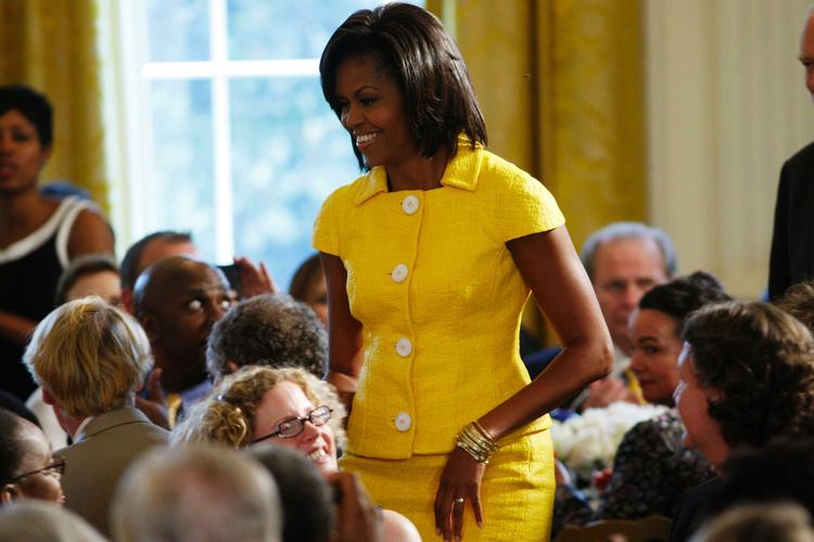 Michelle Obama er glad for stærke farver som gul, turkis og rød. Ikke kun fordi de klæder hende, men også fordi de udstråler glæde og optimisme, siger Covers Sara Sievers. Arkivfoto. 