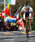 Australske Cadel Evans rykker sig fri og vinder guld ved VM i linjeløb i Mendrisio 27. september. Arkivfoto. 