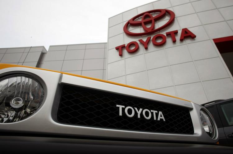 3,8 millioner Toyota- og Lexusejere opfordres til at kigge nærmere på bilens gulvmåtter. Omkring 400 biler i Danmark kan være berørt af sagen. 
