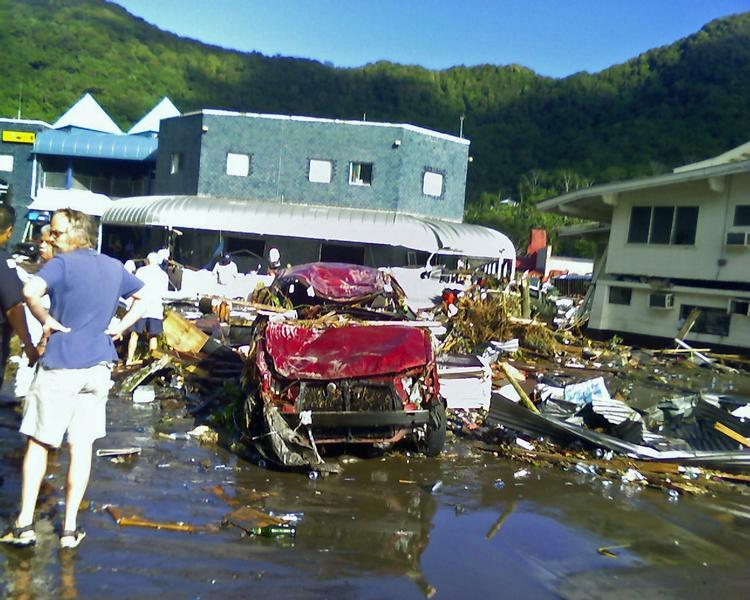 Ødelæggelser i Pago Plaza på Amerikansk Samoa, der er på størrelse med Møn.Det anses efterhånden for sandsynliggjort, at ingen danskere er kommet til skade eller døde som følge af tsunamien. 