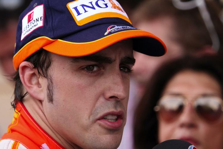 Fernando Alonso er udset til at skulle køre Ferrari tilbage i verdenstoppen efter en skuffende sæson. Arkivfoto. 