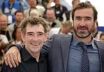 Steve Evets og Eric Cantona spiller hovedrollerne i 'Looking for Eric', der får danmarkspremiere på fredag. Arkivfoto fra Cannes-festivalen i maj. 