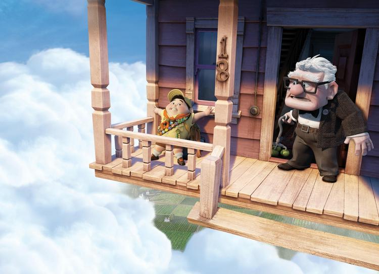 78-årige Carl får uventet besøg i sit flyvende hus, da en 8-årig spejderdreng banker på. Foto fra 'Op', der har dansk premiere på fredag. 