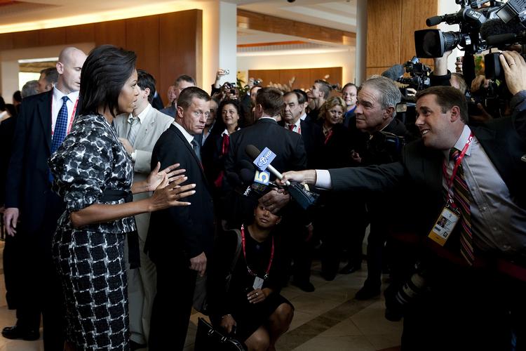 Præsidentfrue Michelle Obama møder pressen på Marriott Hotel. Hun skal hjælpe til med at få de Olympiske Lege til sin hjemby Chicago i 2016. 