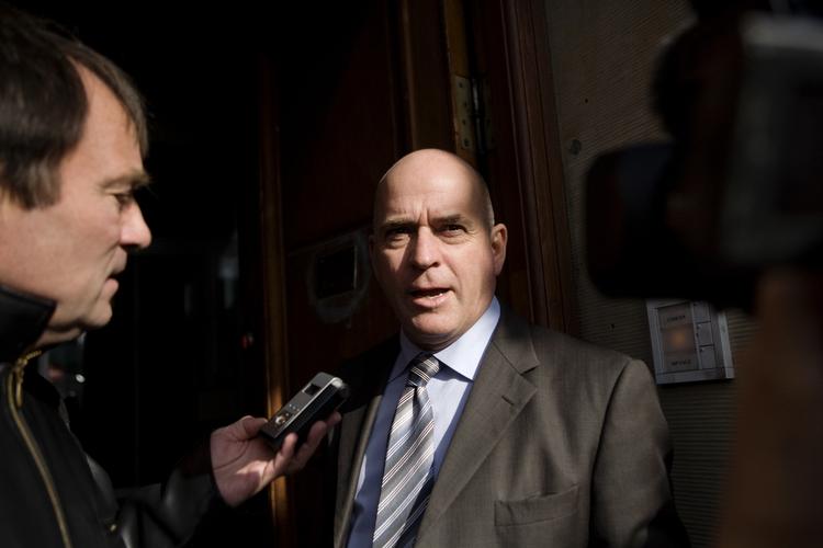 Dansk Folkepartis Søren Espersen bakker fortsat op om forsvarsminister Søren Gade efter dagens møde. 