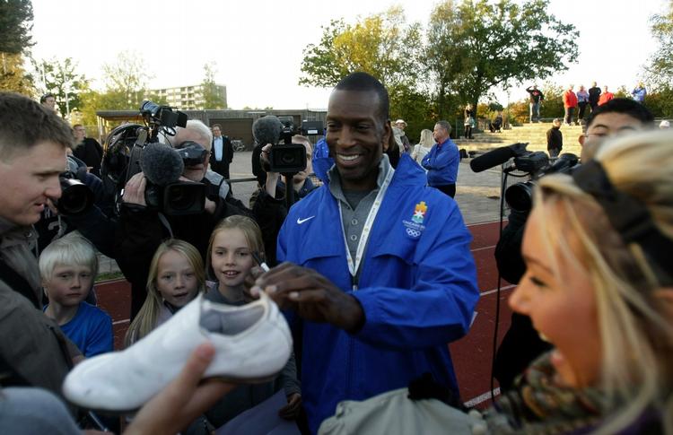 Michael Johnson vandt OL-guld på hjemmebane i Atlanta i 1996, og kunne godt tænke sig, at andre amerikanske atleter fik den samme mulighed i 2016. Arkivfoto. 