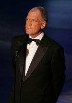 Den amerikanske talkshow-vært David Letterman indrømmer at have haft affærer med sine ansatte. 