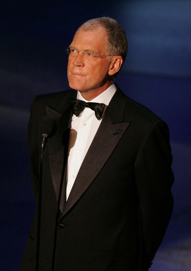 Den amerikanske talkshow-vært David Letterman indrømmer at have haft affærer med sine ansatte. 