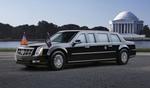 Præsident Obama har tre af denne slags biler, og en af dem er med i København. Bilens udstyr er hemmeligt, men den er formentlig verdens sikreste køretøj. 