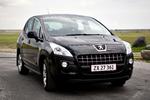 Peugeot 3008 er udstyret med en markant kølergrill, der understreger bilens ganske muskuløse udseende. 