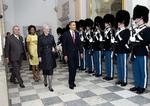 Under USA´s præsident Barrack Obamas lynvisit i Danmark fredag, blev det også til til et kort besøg hos dronning Margrethe, dog ikke på Amalienborg, med i de kongelige repræsentationslokaler på Christiansborg 