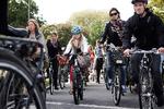 Hvem kommer først? Hver dag er der et større kapløb i gang, når titusindvis af cyklister kører ad de mest trafikerede veje i København. Her flokkes de i Vermlandsgade på Amager, som er en af fødekæderne til turen over bydelen Christianshavn. Foto: Astrid Dalum. 