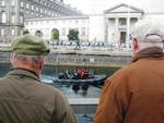 Politimotorcykler foran Christiansborg og politibetjente i Frederiksholms Kanal under Obamas besøg. 