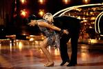 Lotte Friis optrådte fredag aften med en cha cha cha, da hun debuterede i 'Vild med dans' sammen med Mads Vad. Det havde hun ikke fået lov til, hvis landstræner Paulus Wildeboer skulle tage stilling i dag. 