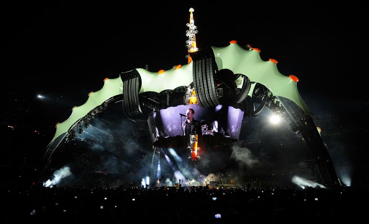 I alt 70.000 danskere har nu købt billet til U2 i Horsens. (Arkivfoto fra koncert i Barcelona) 