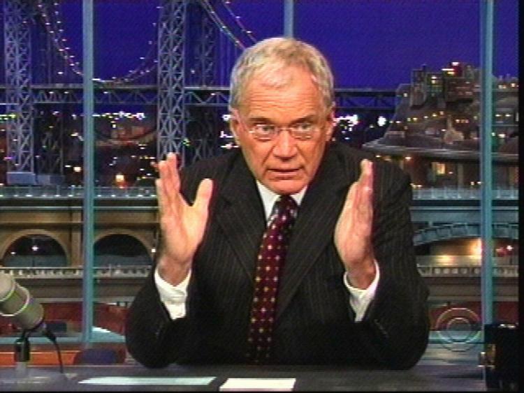 David Letterman fortæller i sit talkshow om affærer med flere ansatte. 