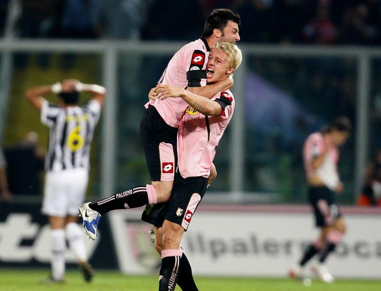 Simon Kjær og Cesare Bovo jubler efter en af Palaermos scoringer i sejren mod Juventus. 