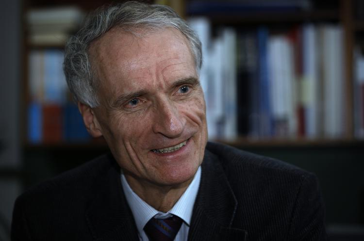 Undervisningsminister Bertel Haarder beder nu uddannelserne om at skaffe flere studieplader som blandt andet lærer og sygeplejerske i storbyerne, hvor de unge helst vil læse. Arkivfoto 