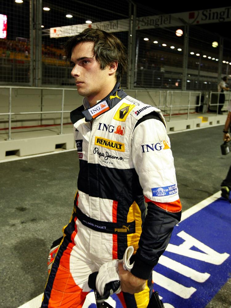 Langt om længe står Nelson Piquet Jr. frem og fortæller, hvad der skete, da han kørte galt med vilje i Singapore. Arkivfoto. 