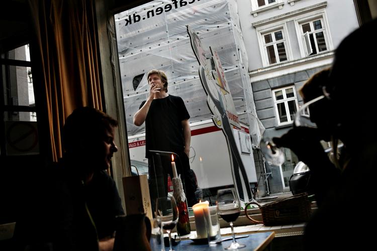 På vinbaren Bibendum i Nansensgade spørger dankortlæseren om du vil give drikkepenge, hvad enten du har købt en enkelt øl eller nydt fire flasker vin. 