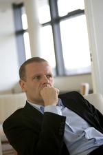Departementchef Lars Findsen skubbede på for at få Søren Gade til at fortælle om den arabiske jægerbog - men han fortalte ikke, at det var en maskinoversættelse. 