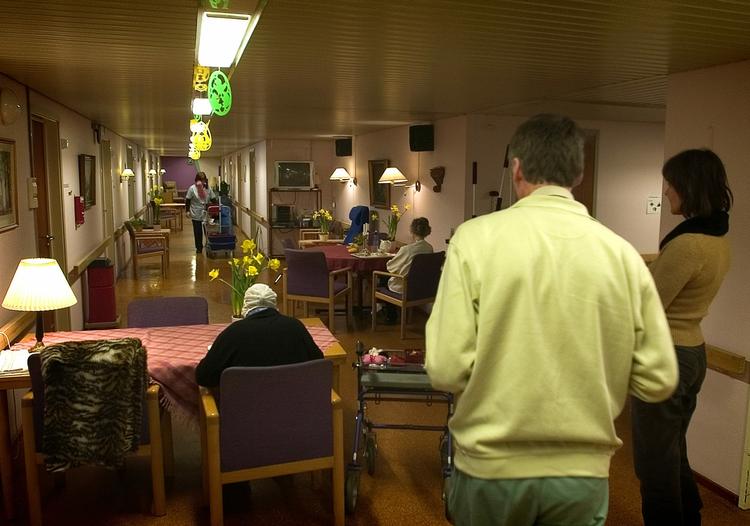 Det skal være slut med kommunens uanmeldte plejehjemsbesøg, hvis det står til regeringen. Arkivfoto. 