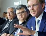 Direktøren for IMF, Dominique Strauss-Kahn  (tv), Mexicos finansminister Agustin Carstens i midten og Verdensbankens formand, Robert Zoellick, ved et fælles pressemøde i istanbul i går. 