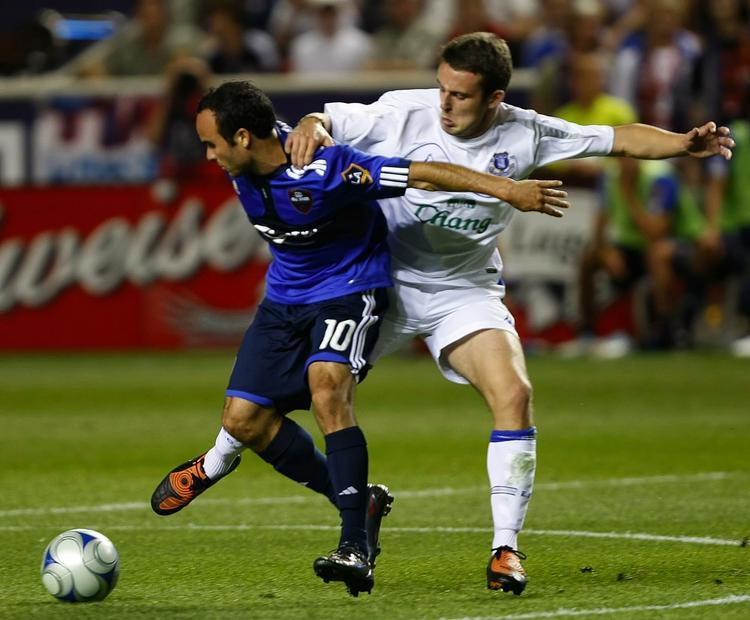 Jose Baxter (til højre) i aktion for Everton i en træningskamp mod et All Star-hold fra den amerikanske MLS. Arkivfoto. 