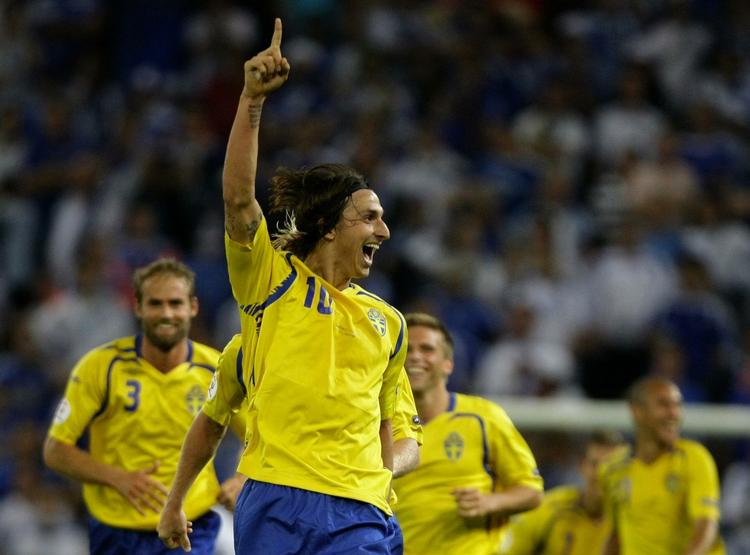 Danmark har ikke 11 spillere på det niveau der kræves for at få det optimale ud af et 4-3-3-system, siger Ibrahimovic. Arkivfoto. 