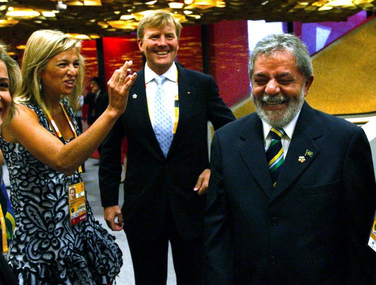 Under OL i Beijing mødte det hollandske kronprinsepar, Maxima og Willem-Alexander, blandt andre den brailianske præsident Lula da Silva, som i sidste uge smilede endnu bredere, da IOC tildelte OL-værtskabet i 2016 til Rio de Janeiro. Arkivfoto: Charles Dharapak/AP 