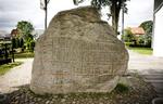 Skandinaviens største og prægtigste runesten, også kaldet 'Danmarks Dåbsattest', er udstyret med kristne symboler som blandt andre en kristusfigur og runeskrift. Den blev rejst i år 965 over Gorm den Gamle og Thyra Danebod af sønnen Harald Blåtand. 