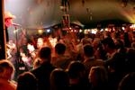 Århus Festuge 2006 handlede om kvinder. Her er der koncert i teltet på Pustervig. Arkivfoto. 
